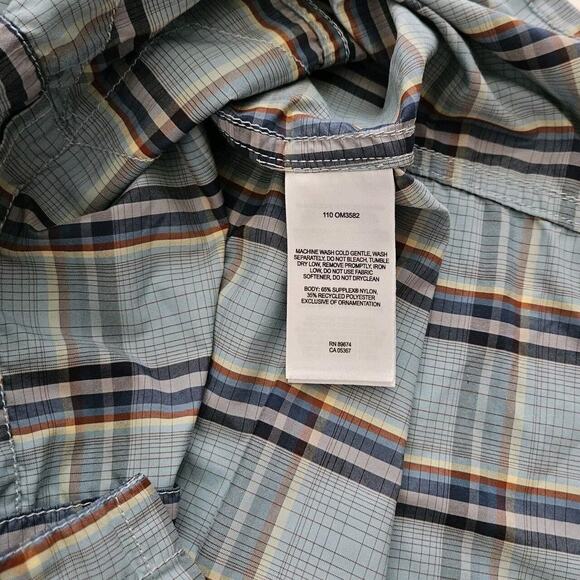 Mountain Hardwear (Mens Large) Blue Plaid Short Sleeve Button Up Shirt Outdoors‎ - Picture 3 of 6